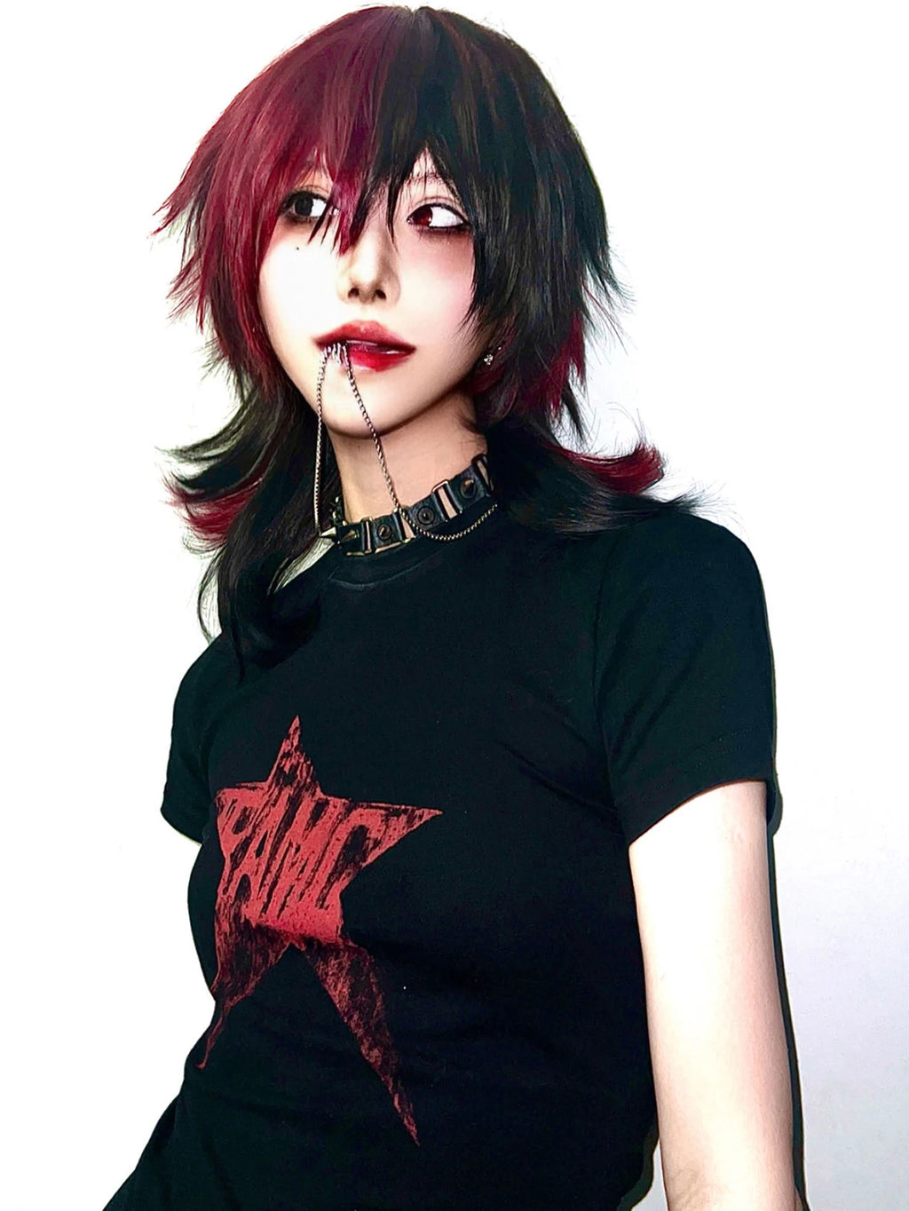 18Inch Handsome Girl Tomboy Style Black Red Synthetic Wigs With Bangs Medium Wavy Layered Hair Wig for Man Women Heat Resistant