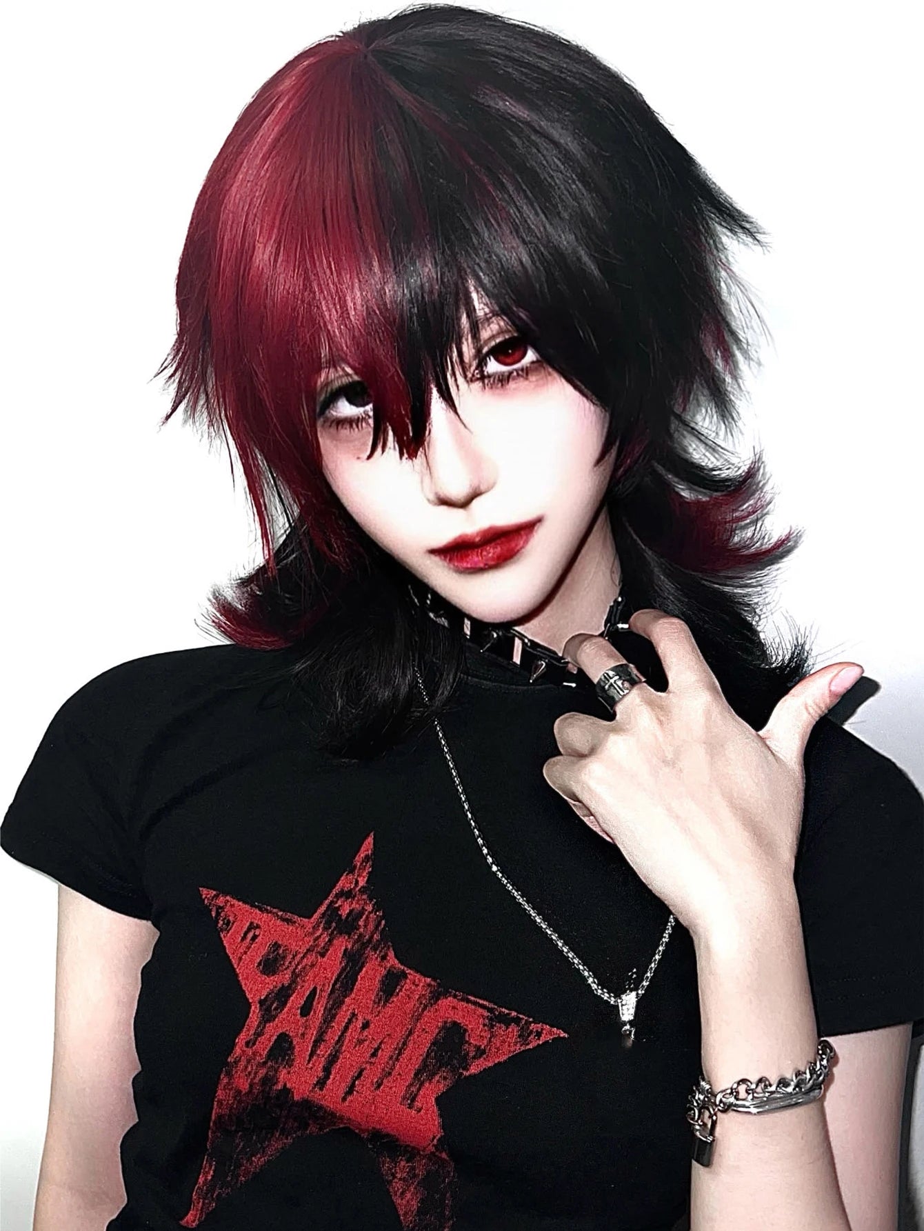 18Inch Handsome Girl Tomboy Style Black Red Synthetic Wigs With Bangs Medium Wavy Layered Hair Wig for Man Women Heat Resistant
